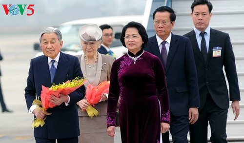Welcoming ceremony for Japanese Emperor in Hanoi - ảnh 1